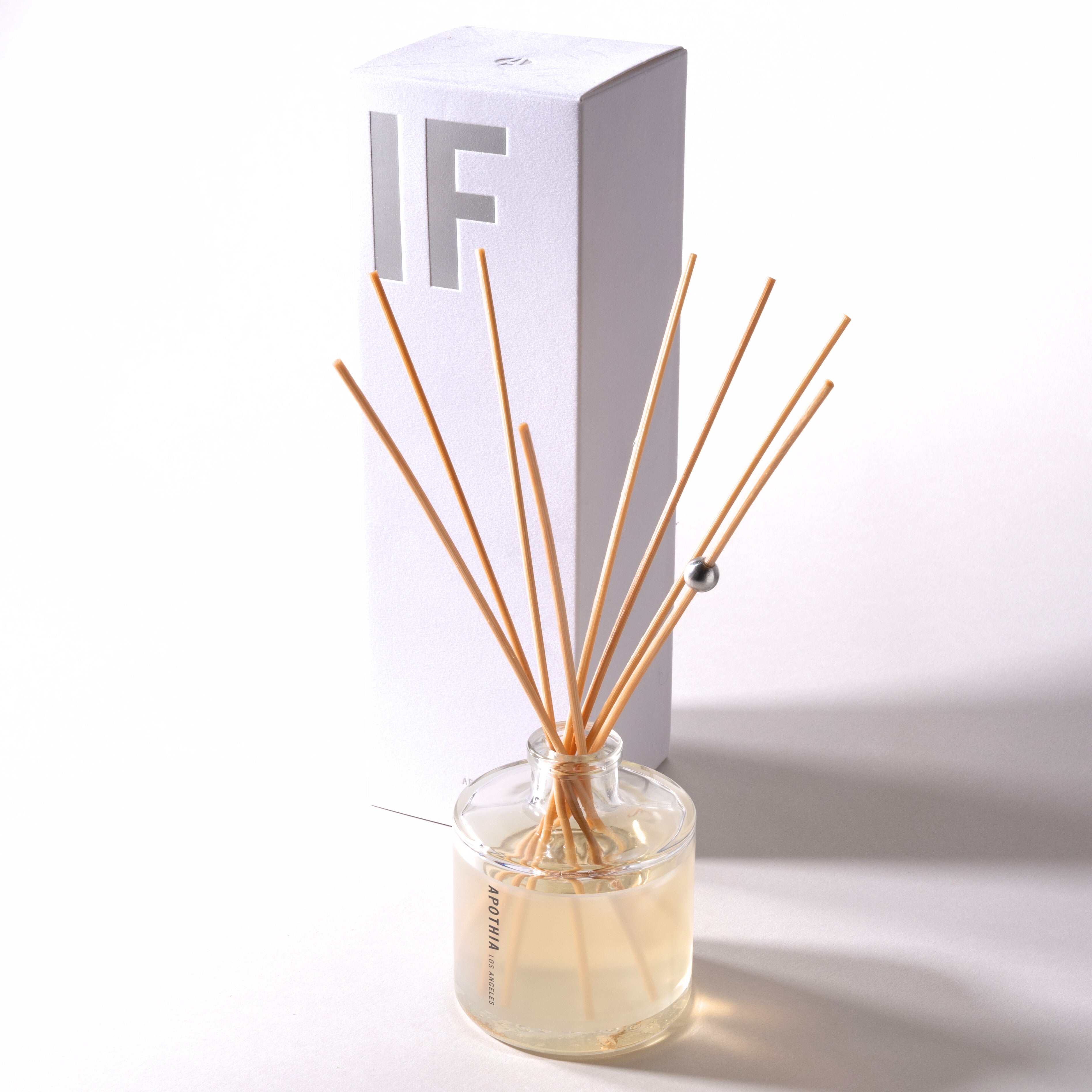 stick-and-ball-scent-if-apothia-blooming-white-flowers-citrus-diffuser